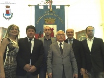Nella foto in allegato: il sindaco con gli assessori ed il presidente del consiglio comunale